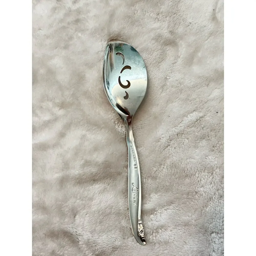 1847 Rogers Bros Leilani Pattern Silverplate Pierced Pie or Cake Server